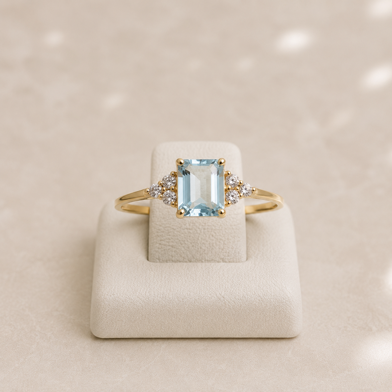 Anillo oro con agua marina y brillantes