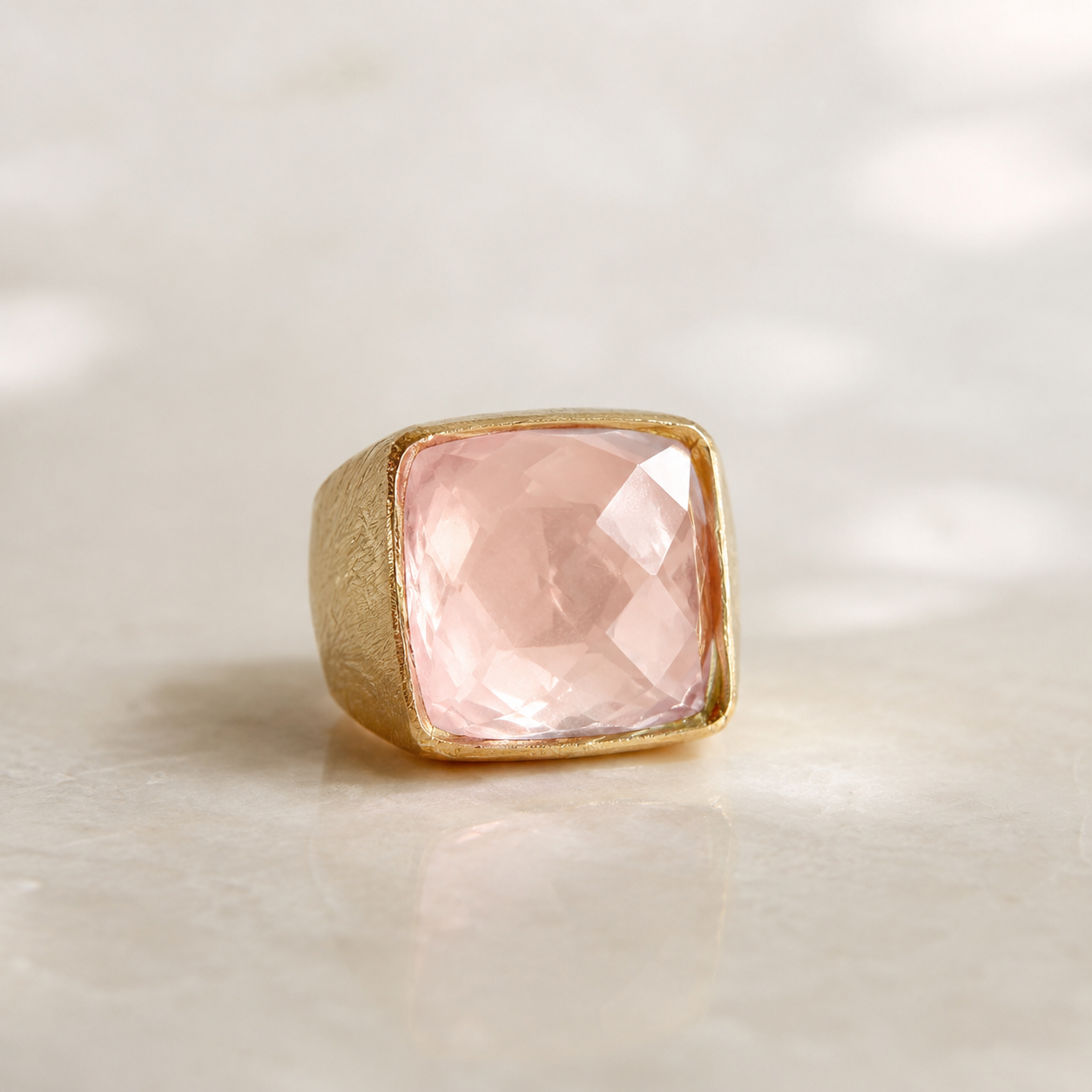 Anillo cuadrado piedra rosa